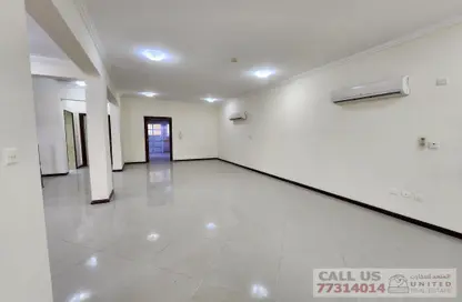 Empty Room image for: Villa - 5 Bedrooms - 6 Bathrooms for rent in Al Maamoura - Al Maamoura - Doha, Image 1