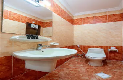 صورة لـ حمام شقة - 4 غرف نوم - 3 حمامات للايجار في مشيرب - مشيرب - الدوحة ، صورة رقم 1