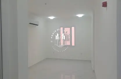 Apartment - 2 Bedrooms - 2 Bathrooms for rent in Bin Omran - Fereej Bin Omran - Doha