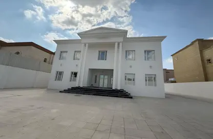 شقة - 8 غرف نوم - 8 حمامات للايجار في شارع وادي الشاهينيا - عين خالد - الدوحة