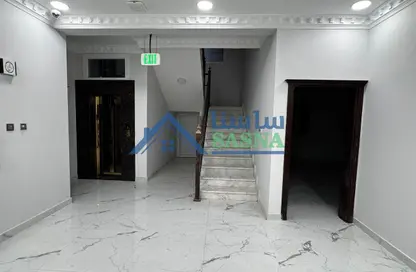 Villa - 5 Bedrooms - 4 Bathrooms for rent in Izghawa - Izghawa - Doha
