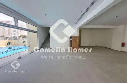 مجمع سكني - 3 غرف نوم - 4 حمامات للايجار في شارع ام السنيم - عين خالد - الدوحة