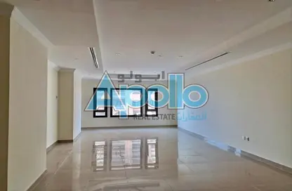 Empty Room image for: Apartment - 1 Bedroom - 2 Bathrooms for rent in Porto Arabia - The Pearl Island - Doha, Image 1