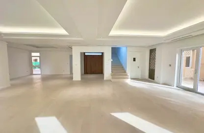 Villa - 4 Bedrooms - 5 Bathrooms for rent in West Bay Lagoon Villas - West Bay Lagoon - West Bay Lagoon - Doha