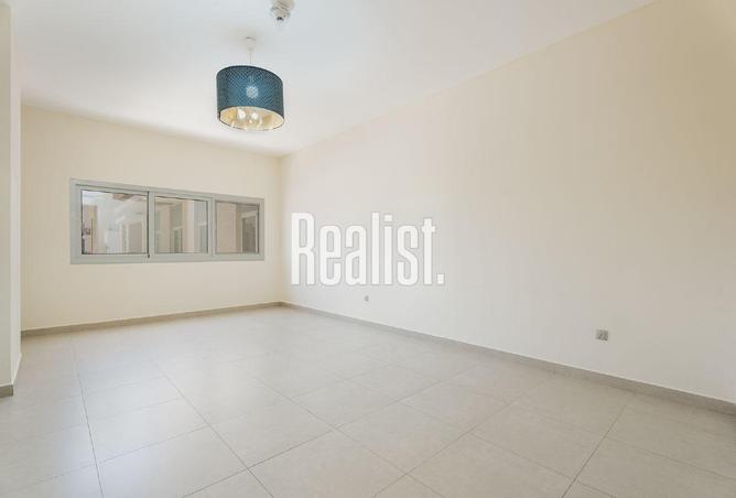 880257 - Property Image 2