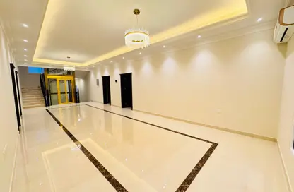 فيلا - 8 غرف نوم - 8 حمامات للبيع في شارع  بو هامو - أبو هامور - الدوحة