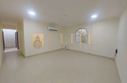Apartment - 3 Bedrooms - 2 Bathrooms for rent in New Doha - Doha