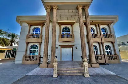 فيلا - 5 غرف نوم - 6 حمامات للايجار في برج وست باي - الخليج الجنوبي - الخليج الغربي - الدوحة