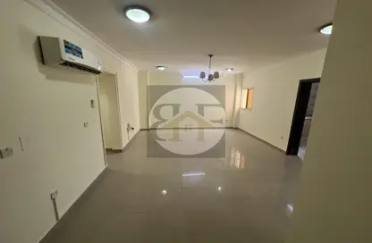 Apartment - 1 Bedroom - 2 Bathrooms for rent in Umm Ghwailina Comm - Umm Ghuwalina - Umm Ghuwailina - Doha