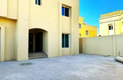 Villa - 7 Bedrooms - 5 Bathrooms for rent in Al Gharrafa - Al Gharrafa - Doha