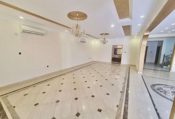 955633 - Property Image 2