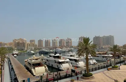 تاون هاوس - 2 غرف نوم - 3 حمامات للايجار في طريق بورتو الشرقي - بورتو أرابيا - جزيرة اللؤلؤة - الدوحة