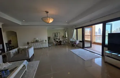 شقة - 2 غرف نوم - 2 حمامات للايجار في طريق بورتو الغربي - بورتو أرابيا - جزيرة اللؤلؤة - الدوحة