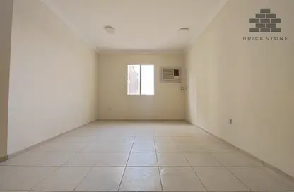 Apartment - 3 Bedrooms - 2 Bathrooms for rent in Muntazah 10 - Al Muntazah - Doha