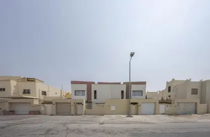فيلا - 4 غرف نوم - 3 حمامات للايجار في فلل عين خالد - عين خالد - الدوحة