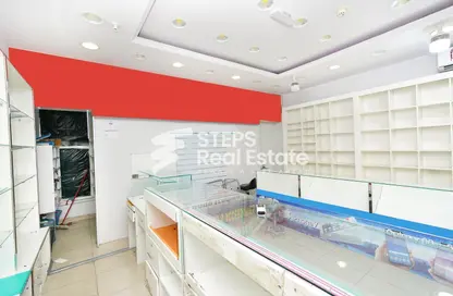 Shop - Studio - 1 Bathroom for rent in Banks street - Musheireb - Doha