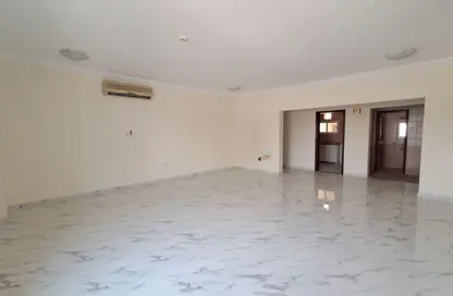 Apartment - 2 Bedrooms - 2 Bathrooms for rent in Umm Ghwailina Comm - Umm Ghuwalina - Umm Ghuwailina - Doha