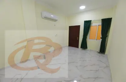 Empty Room image for: Apartment - 2 Bedrooms - 1 Bathroom for rent in Fereej Bin Omran - Doha, Image 1