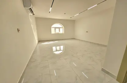 Apartment - 2 Bedrooms - 3 Bathrooms for rent in Madinat Khalifa South - Madinat Khalifa - Doha
