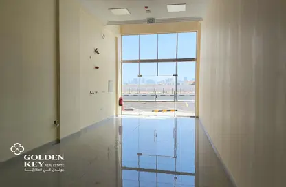 محل تجاري - استوديو للايجار في شارع المنتصر بن عمر - مدينة خليفة - الدوحة
