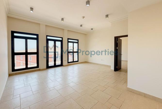 930452 - Property Image 2