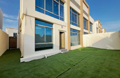 فيلا - 6 غرف نوم - 4 حمامات للبيع في حياة الوكرة - قرية إزدان - الوكرة