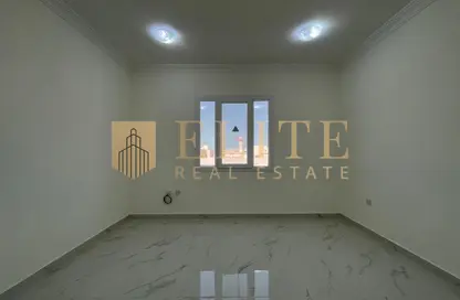 Apartment - 2 Bedrooms - 2 Bathrooms for rent in Bin Omran 35 - Fereej Bin Omran - Doha