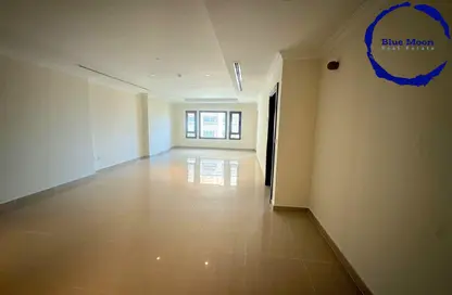 Apartment - 1 Bedroom - 2 Bathrooms for rent in West Porto Drive - Porto Arabia - The Pearl Island - Doha