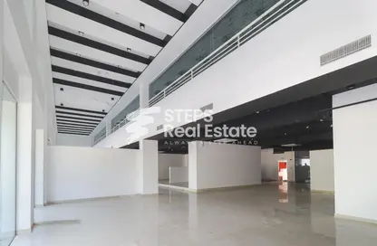 Empty Room image for: Show Room - Studio - 6 Bathrooms for rent in Old Airport Road - Old Airport Road - Doha, Image 1