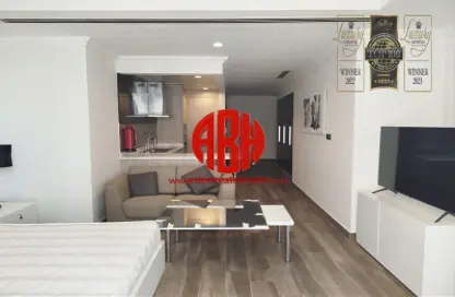 Apartment - Studio - 1 Bathroom for rent in Viva West - Viva Bahriyah - The Pearl Island - Doha