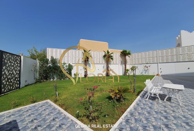892823 - Property Image 2