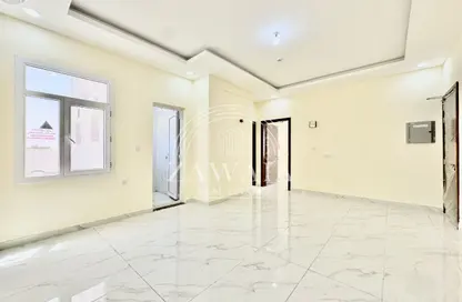 Apartment - 2 Bedrooms - 3 Bathrooms for rent in Bin Omran 35 - Fereej Bin Omran - Doha