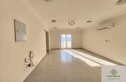 Apartment - 3 Bedrooms - 3 Bathrooms for rent in Umm Ghuwailina 4 - Umm Ghuwailina - Doha