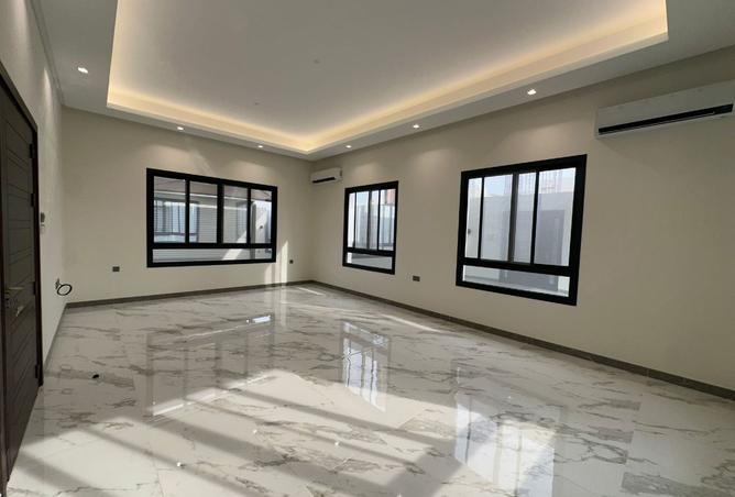 985094 - Property Image 2