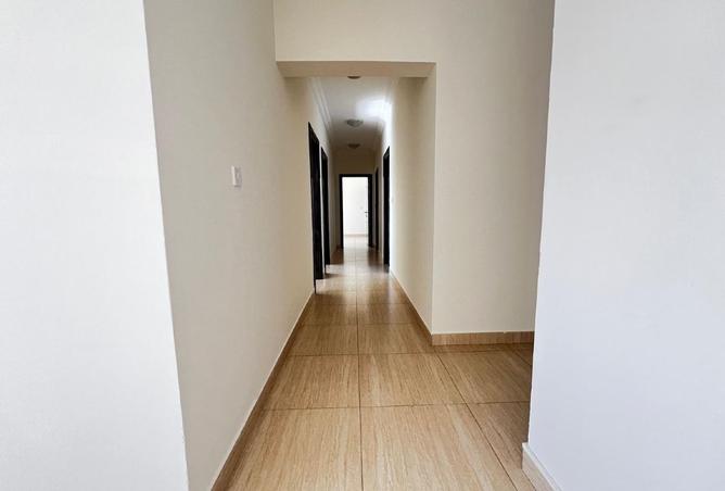 998835 - Property Image 3