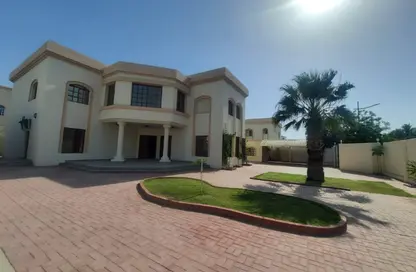 Villa - Studio - 5 Bathrooms for rent in West Bay Villas - West Bay - West Bay - Doha