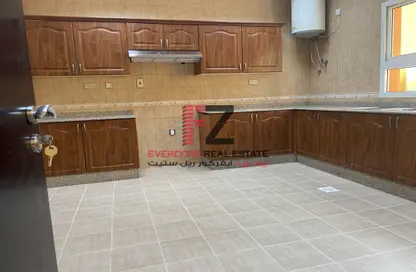 Kitchen image for: Villa - 3 Bedrooms - 4 Bathrooms for rent in Al Hanaa Street - Al Gharrafa - Doha, Image 1