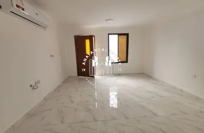 فيلا - 1 حمام للايجار في شارع ام السنيم - عين خالد - الدوحة