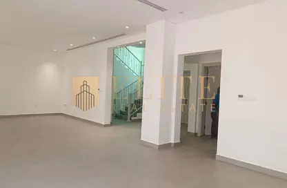 مجمع سكني - 3 غرف نوم - 5 حمامات للايجار في فلل عين خالد - عين خالد - الدوحة