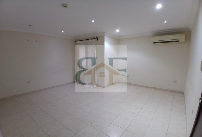 987490 - Property Image 2
