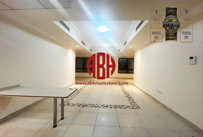 Apartment - Studio - 1 Bathroom for rent in Marina Gate - Porto Arabia - The Pearl Island - Doha