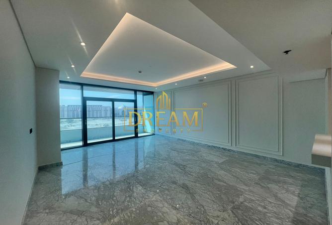 912739 - Property Image 2