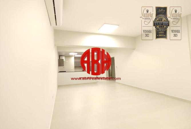 Apartment - 2 Bedrooms - 1 Bathroom for rent in Saraya Corniche Hotel - Corniche Road - Doha
