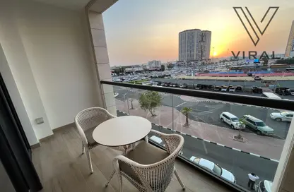 شقة - 2 غرف نوم - 3 حمامات للايجار في مبنى رمادا التجاري - شارع الروابي - المنتزه - الدوحة
