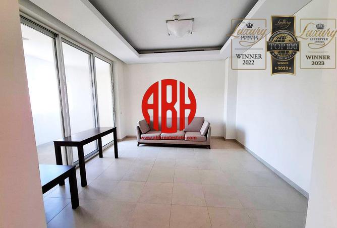 963766 - Property Image 2