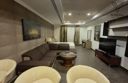 Apartment - Studio - 1 Bathroom for rent in The Pearl Island - Doha
