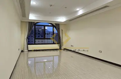 Apartment - 2 Bedrooms - 2 Bathrooms for rent in West Porto Drive - Porto Arabia - The Pearl Island - Doha
