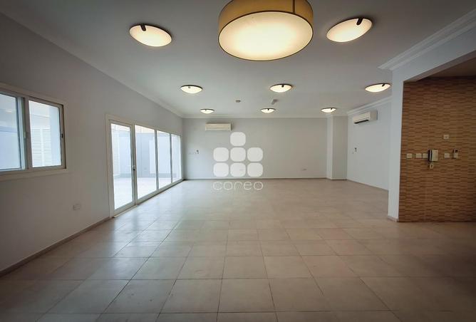 932365 - Property Image 2