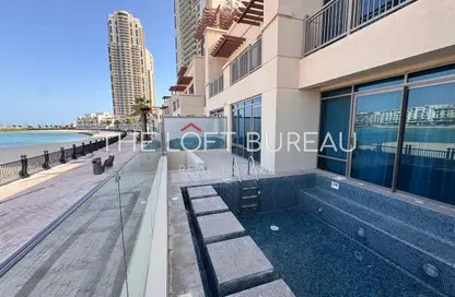 Villa - 5 Bedrooms - 7 Bathrooms for rent in Abraj Bay - Abraj Quartiers - The Pearl Island - Doha