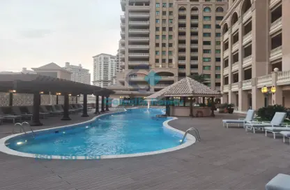 صورة لـ حوض سباحة شقة - 2 غرف نوم - 3 حمامات للايجار في طريق بورتو الشرقي - بورتو أرابيا - جزيرة اللؤلؤة - الدوحة ، صورة رقم 1